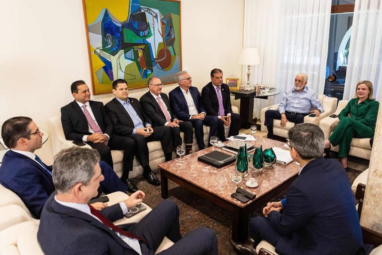 Senador Weverton participa de reunião em defesa da soberania brasileira após tarifaço de Trump