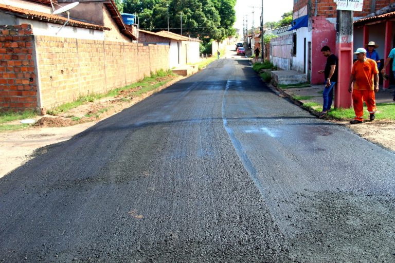 Prefeitura de Raposa recupera trecho da Avenida Quatro Evangelistas, no Jardim das Oliveiras
